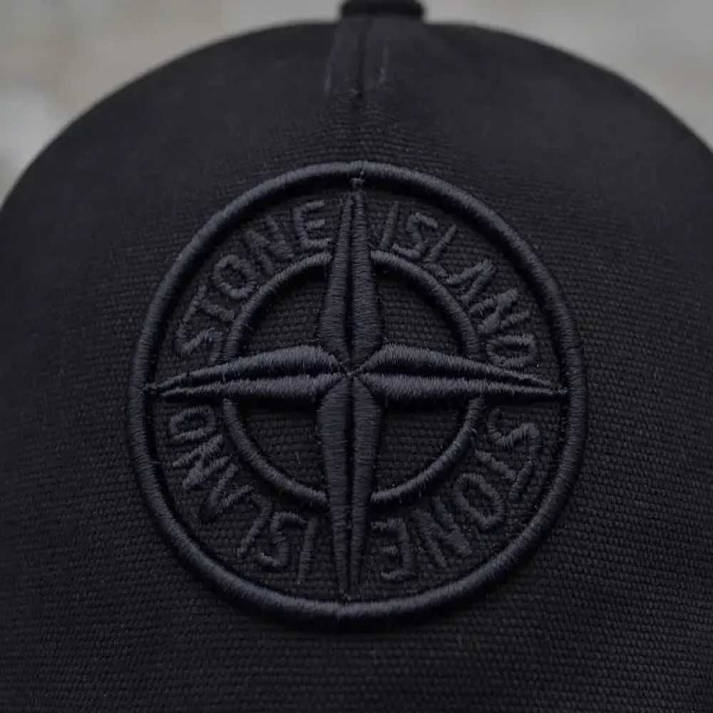 Кепка літня Stone Island чорного кольору з вишитим логотипом