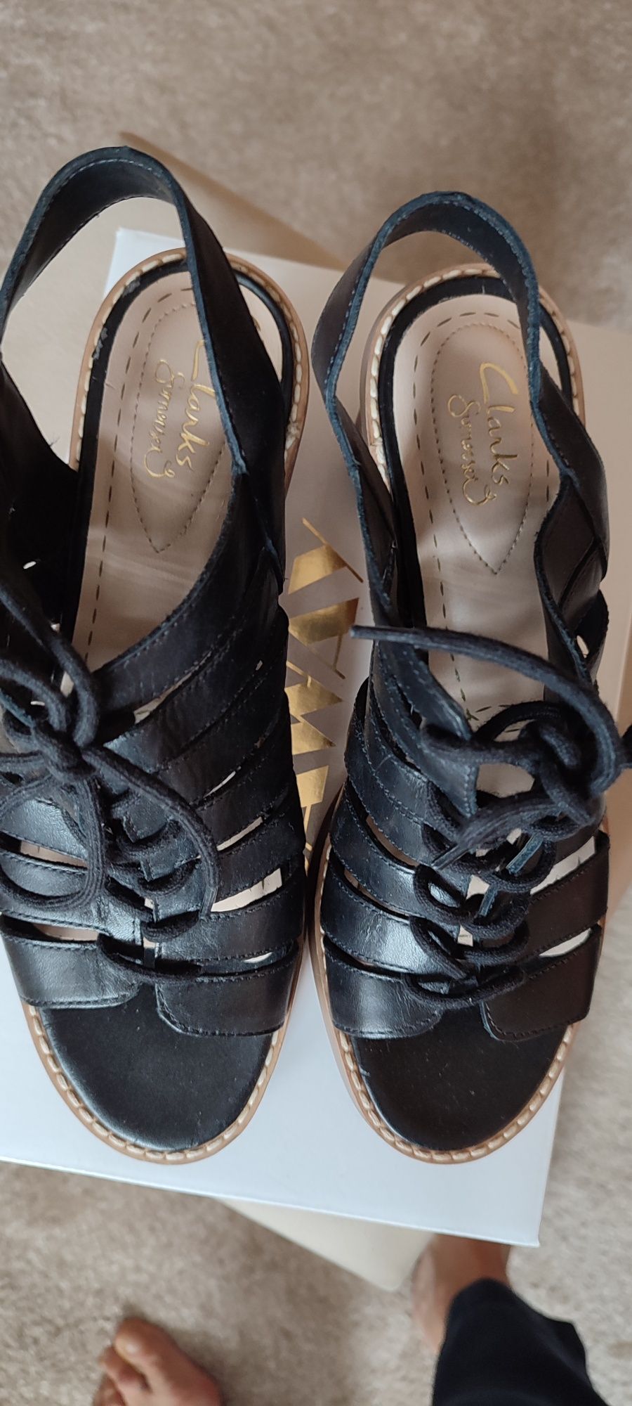 Sandały damskie ze skóry naturalnej  Clarks rozmiar 6 (25,5) j.nowe