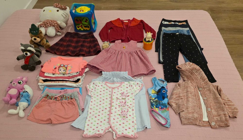 Vendemos várias peças de roupa de criança da nossa Netinha