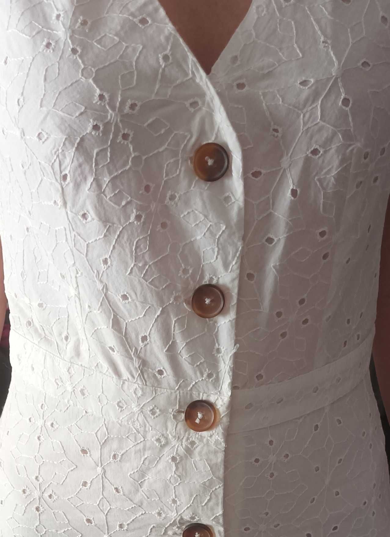 Vestido branco comprido com detalhes rendados C&A Yessica Premium
