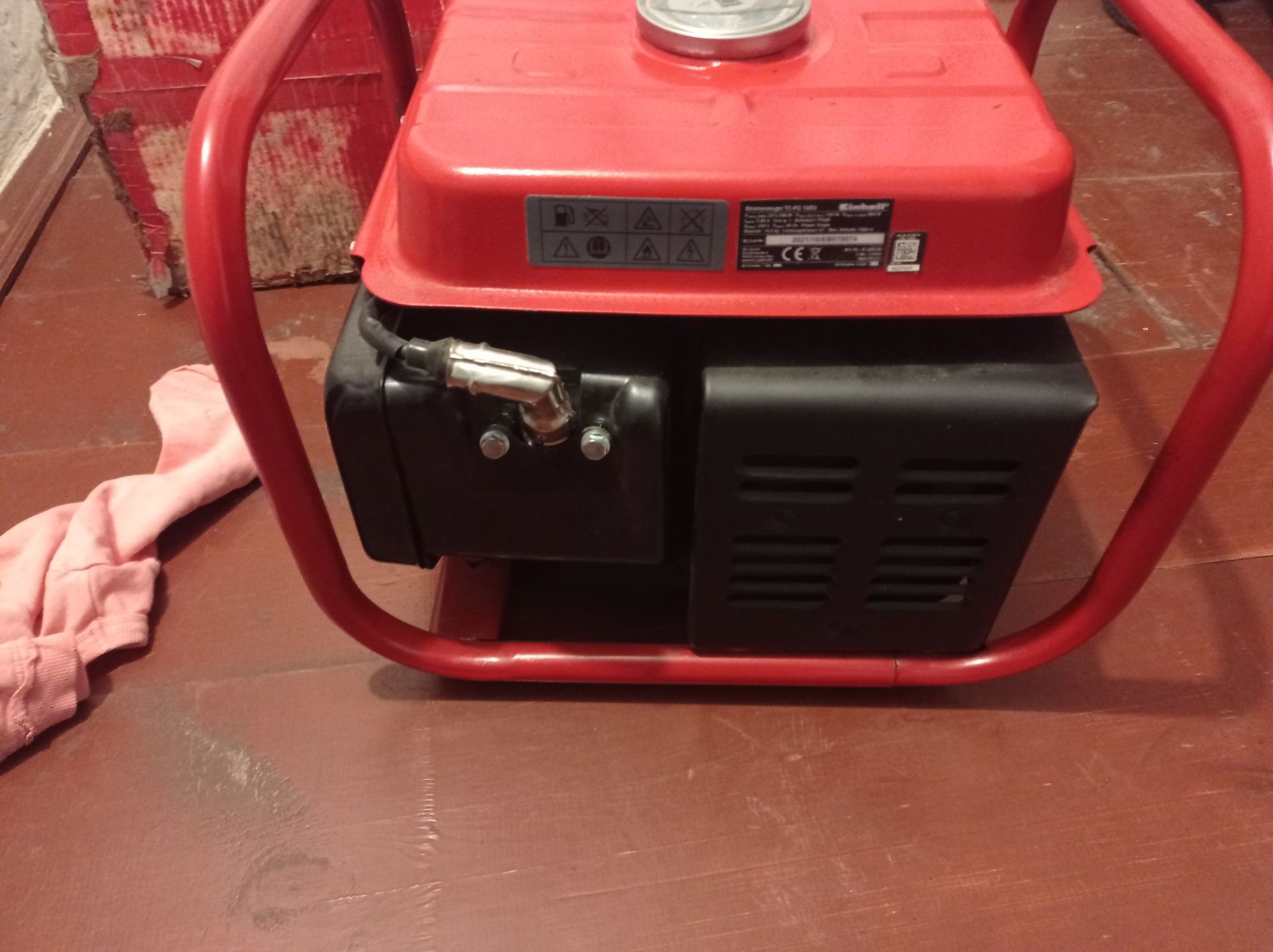 Продам генератор 2тактний 700W