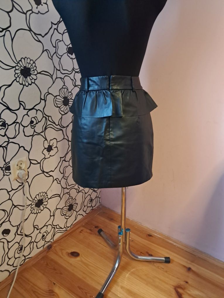 Spódnica z ecoskory z baskinka 38 Zara Basic