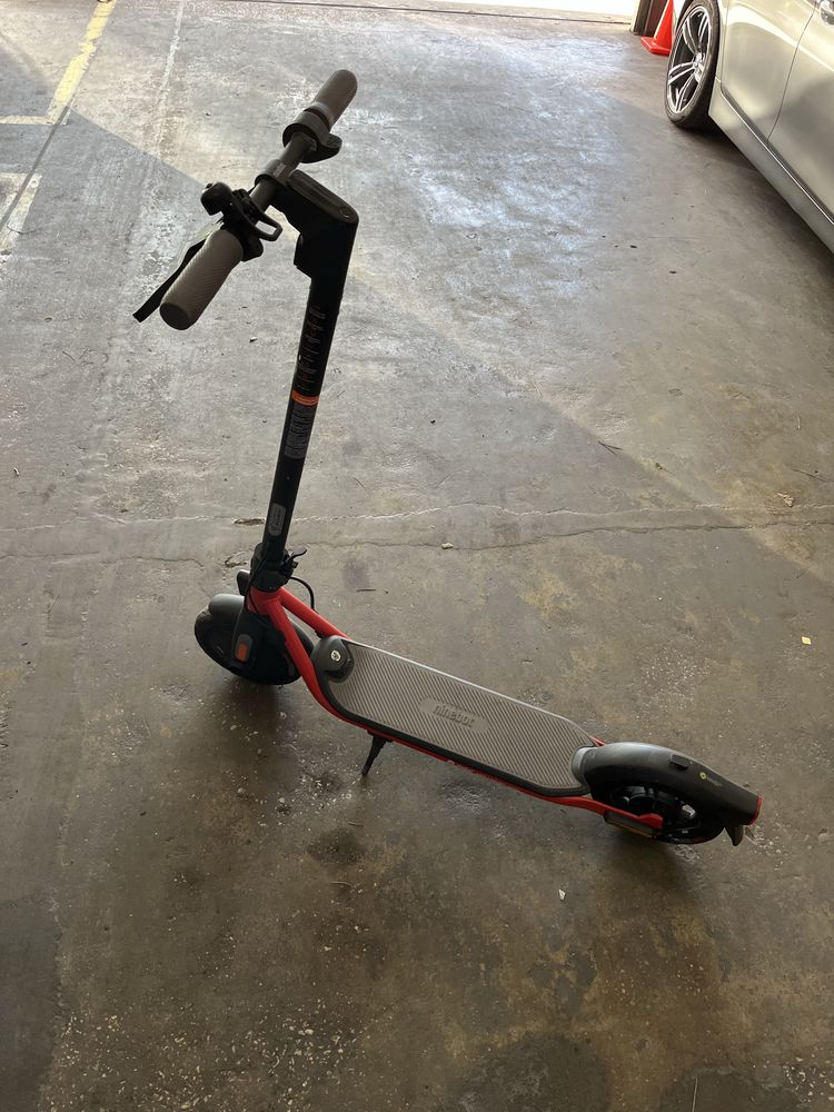 trotinet eletrica ninebot dentro da garantia com carregador