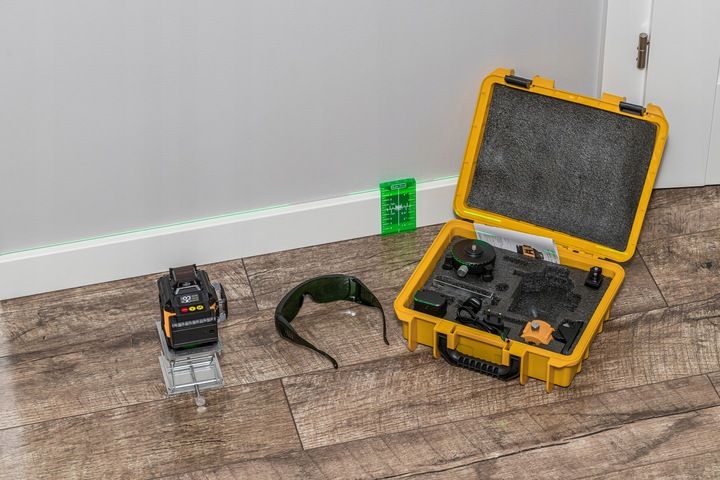 Poziomica Laserowa 360° Laser Krzyżowy 4d Zestaw Walizka