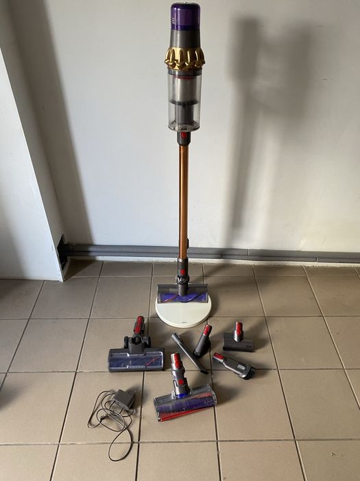 Odkurzacz Dyson v11 duży zestaw /stojak