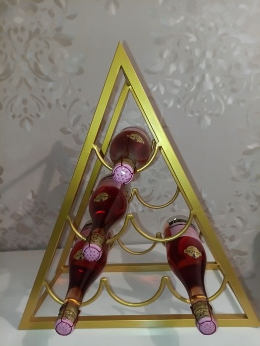 Металева стійка для вина