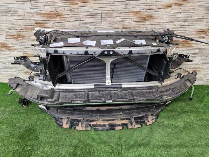 BMW 8 G16  Передня панель, телевізор