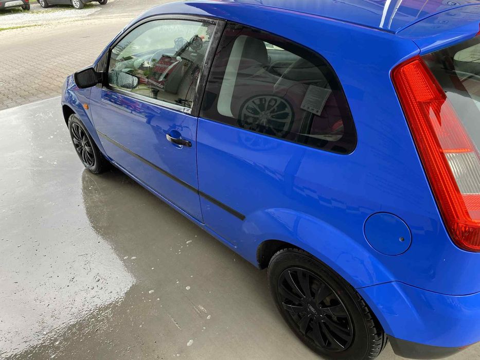 Ford fiesta 2003r 1.3 benzyna dokladam nowe opony zimowe