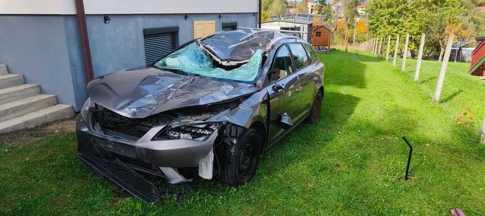 Seat Leon Seat Leon 1.6 TDI CLHA Powypadkowy, łoś must go on