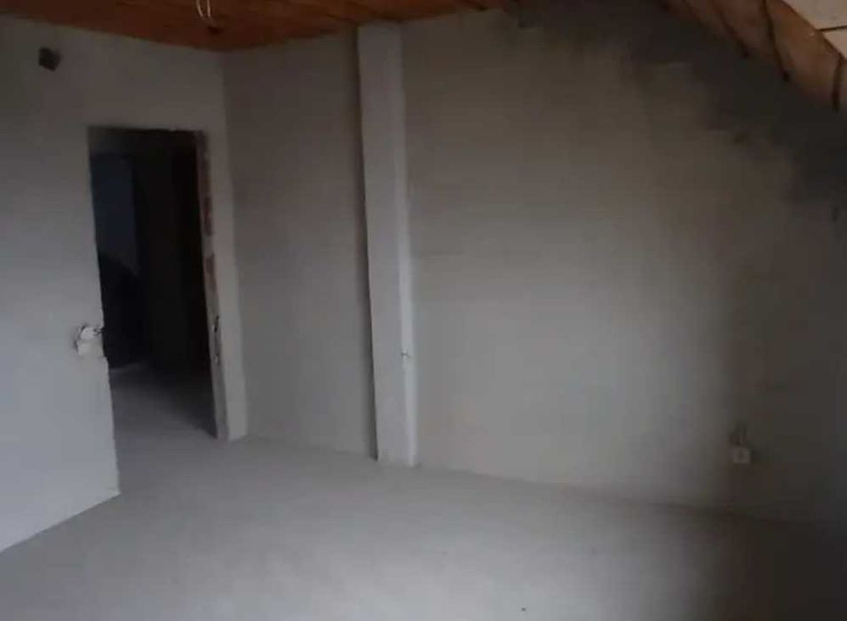 3 кім на Довженка в новобудові