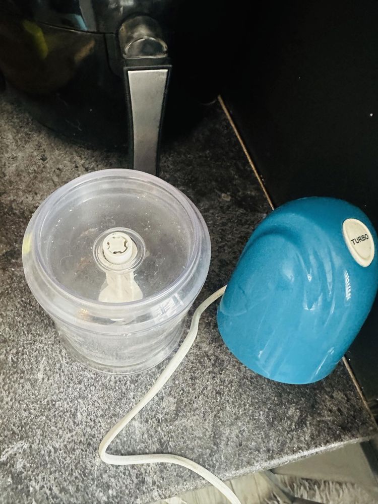 Rozdrabniacz blender z funkcją turbo.