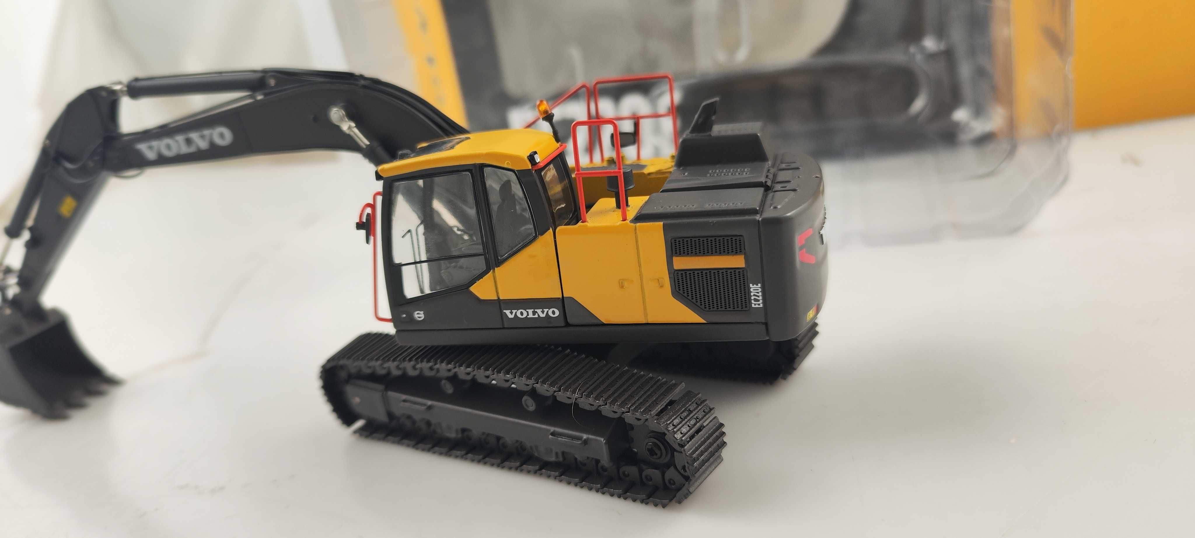 VOLVO EC220E koparka hydrauliczna Model 1:50 skala / stan NOWY