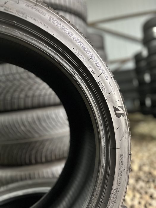 235/45 R18 2 шт. Bridgestone Blizzak LM005