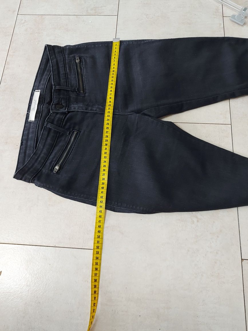 Spodnie Wrangler r. S czarne jeansy skinny ozdobne zamki