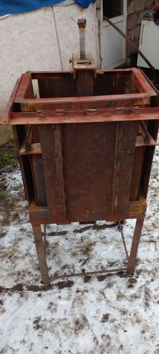 Пчелы,вулики, Станок для изготовления корпусных ульев из камыша