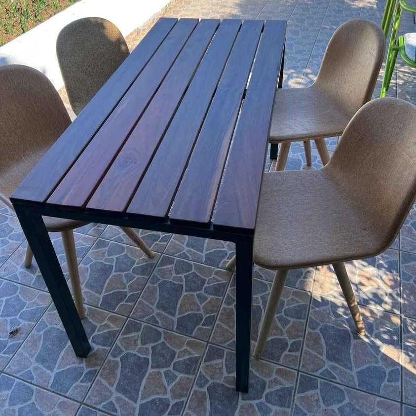 Vendo mesa com 4 cadeiras