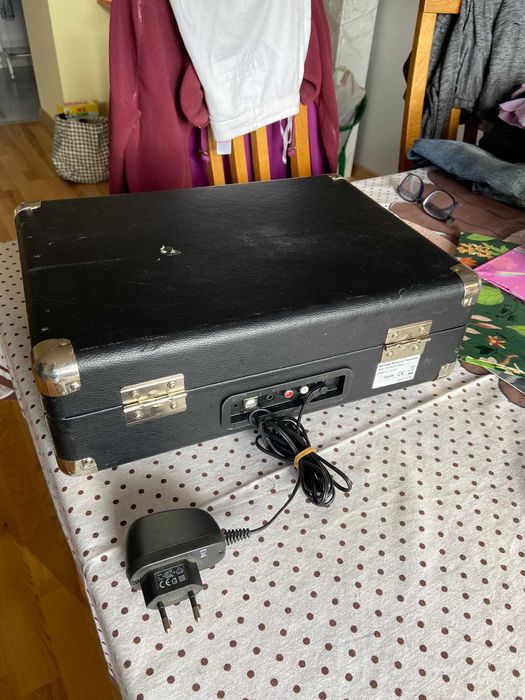 Gramofon walizkowy