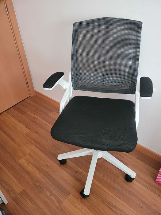 Cadeira de escritorio em bom estado