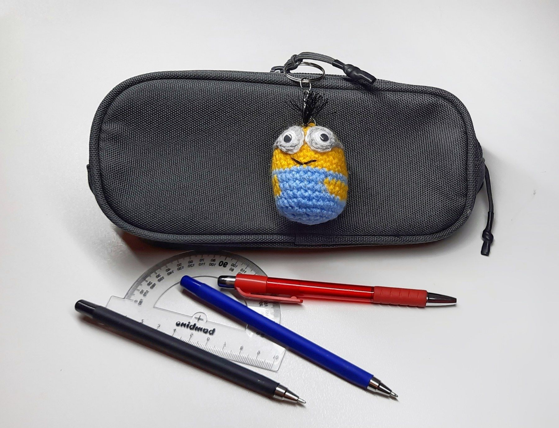 Brelok na szydełku minionki szydelkowe minionki