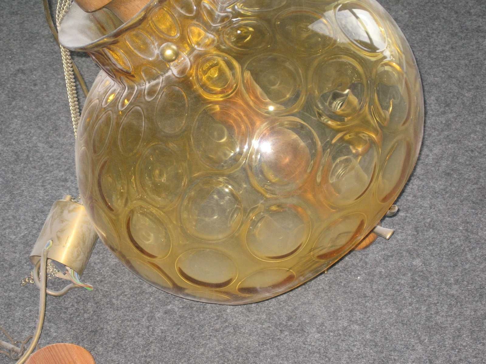 Lampa    nad     stół