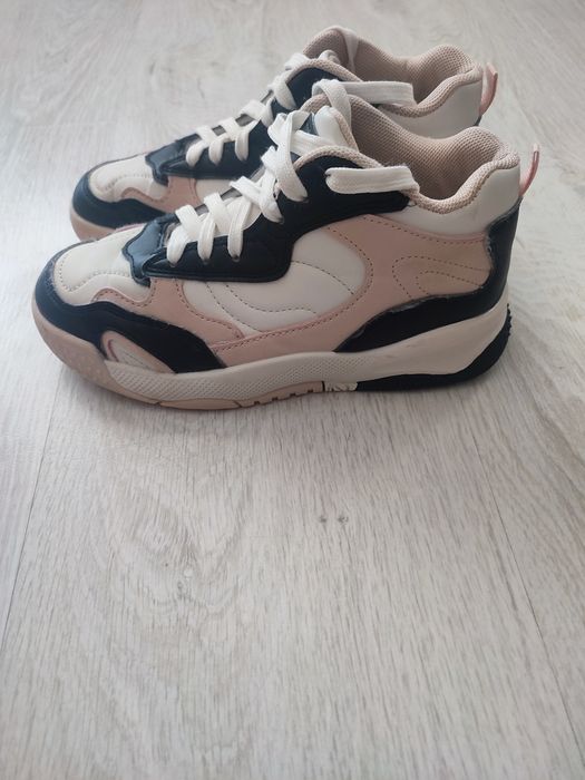 Крутезні дитячі кросівки