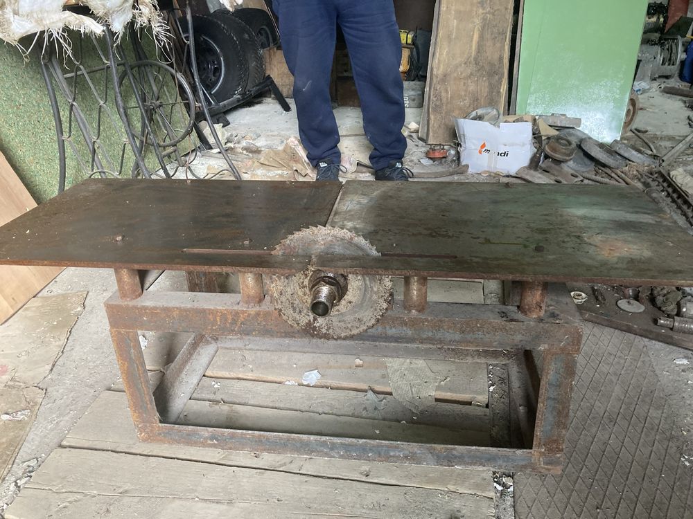 Продаю деревообрабатывающий станок