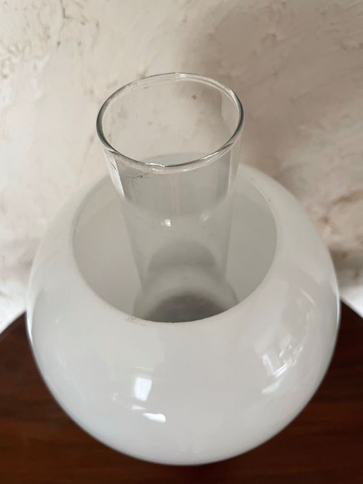 Lampa naftowa biały klosz