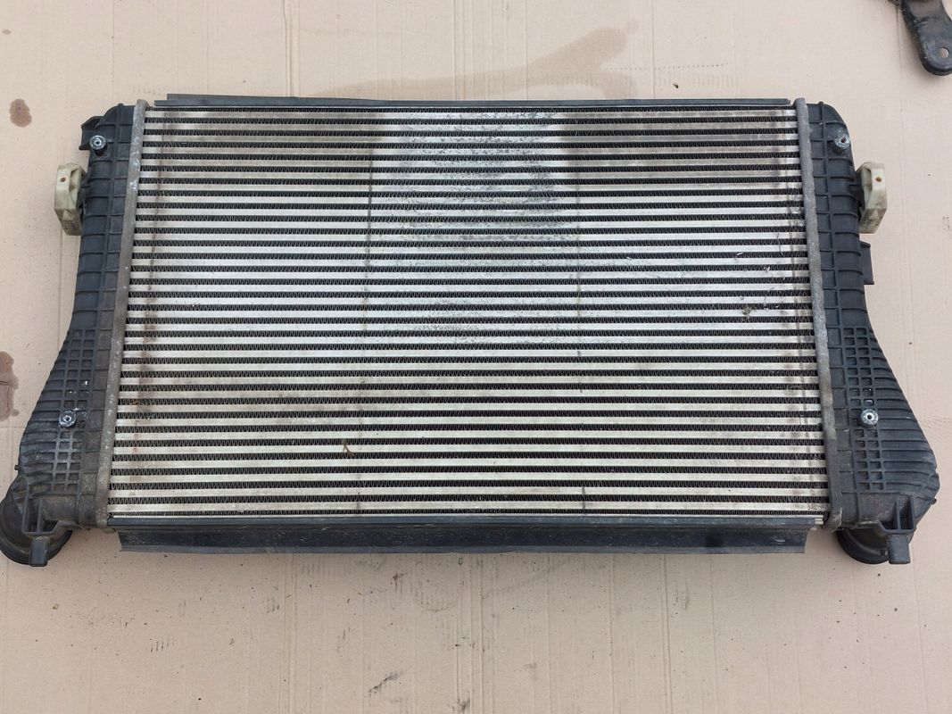Chłodnica Intercooler 2.0 Tdi Cff Cfh Ceg 3can Vw B7 Seat Skoda