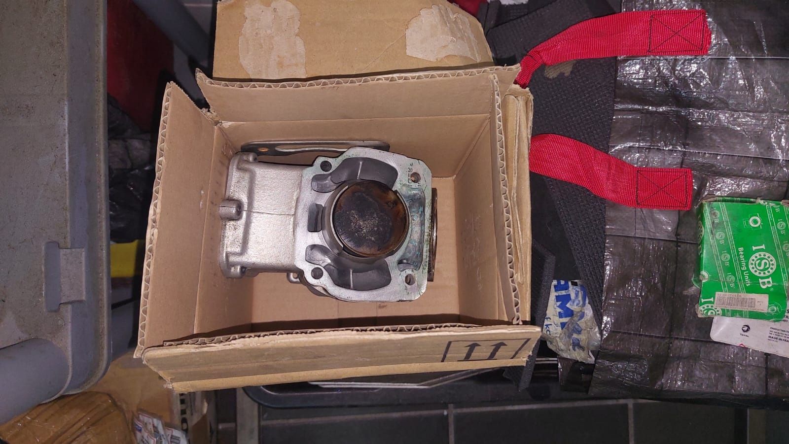 Material sortido, jantes e pneu de karting