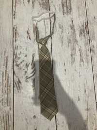 krawat na gumkę zapinany nowy beżowy brązowy w kratkę