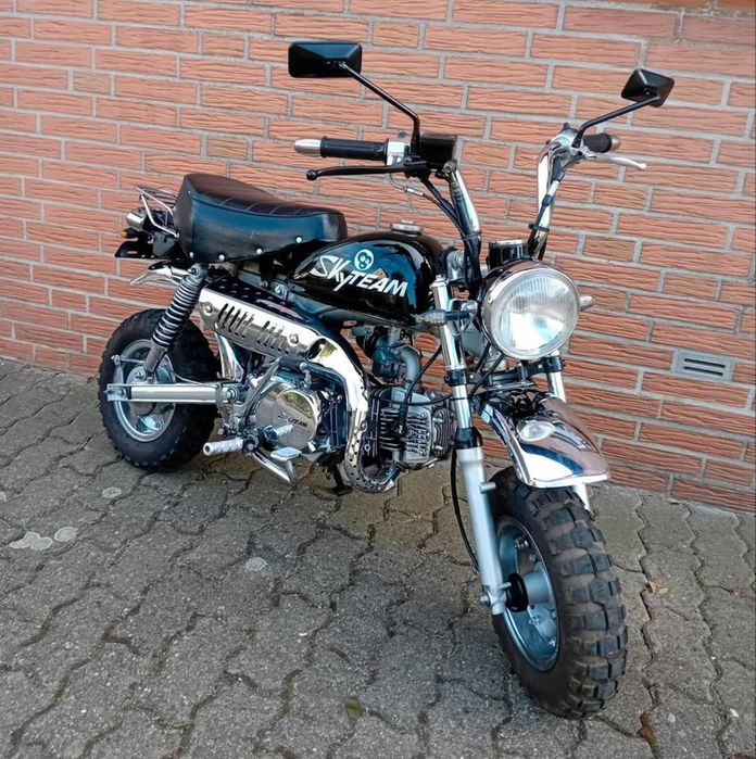 Motocykl z kaskiem, SkyTeam 125 Monkey 2017r. z przebiegiem 400km! :)