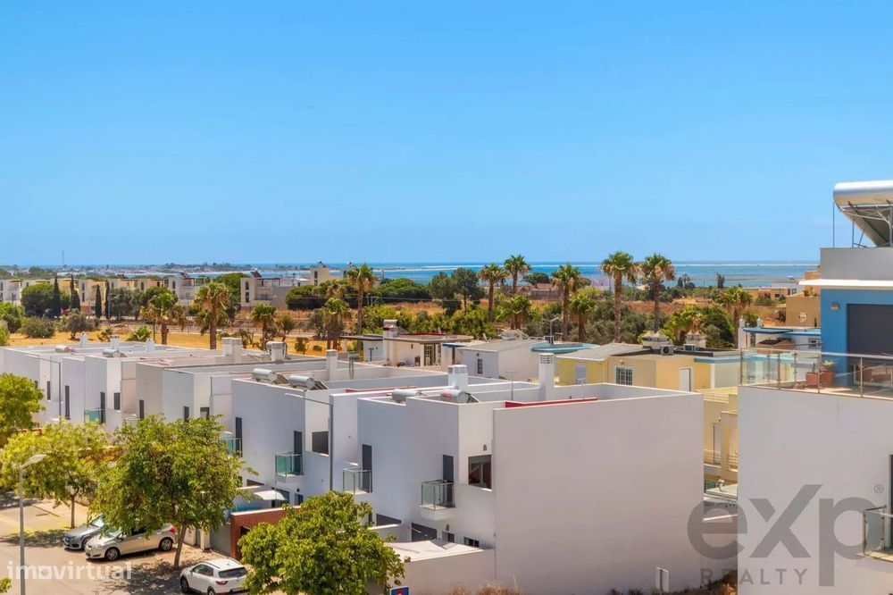 Apartamento T3 Duplex – 3 Suítes |  2 Varandas Amplas | Estacionamento