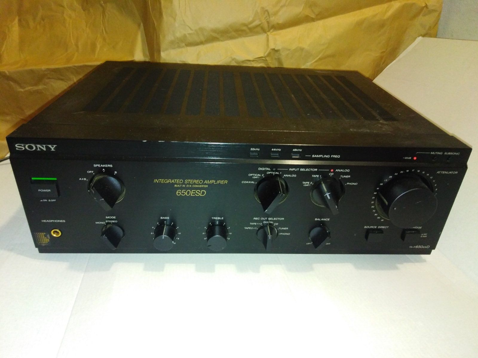Интегральный усилитель SONY TA-F 650 ESD.