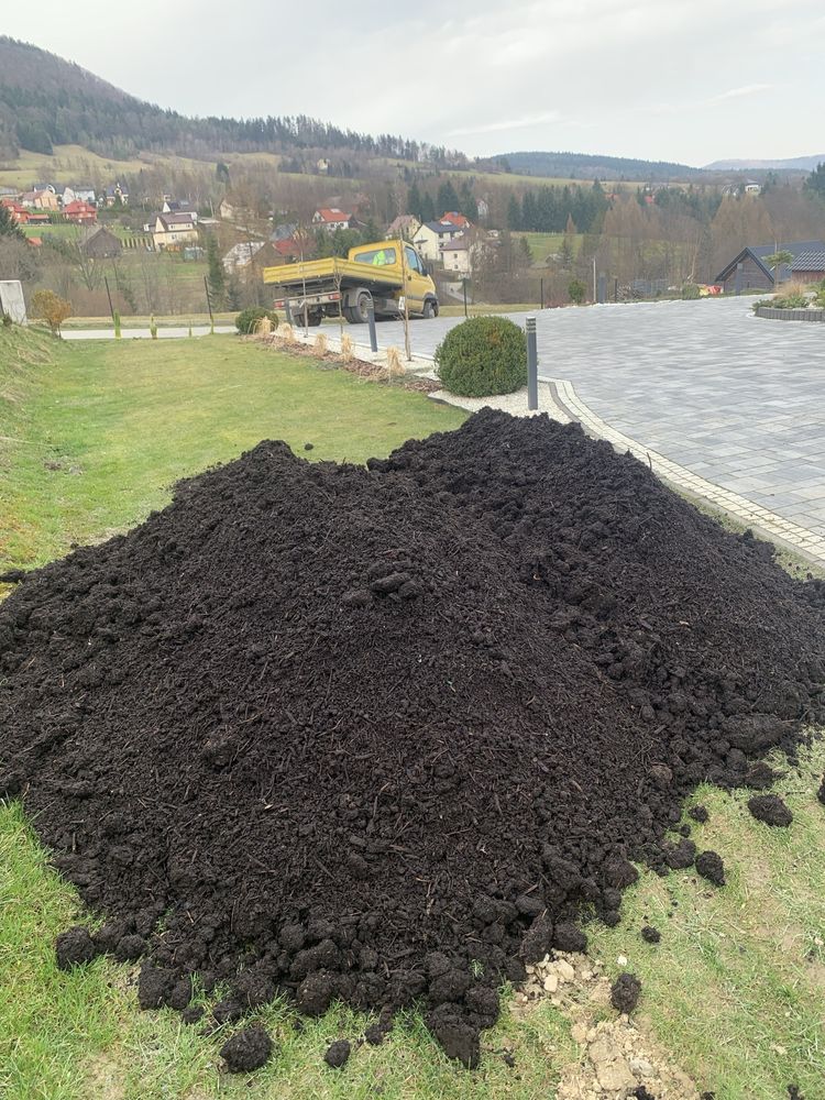 Czarnoziem, bio kompost, humus, ziemia ogrodowa, wyrowanie terenu