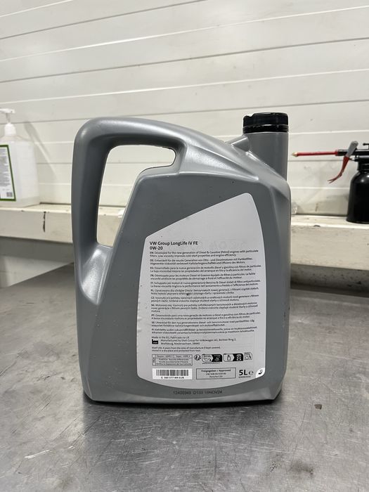 Оригінальна олива моторна 0w20