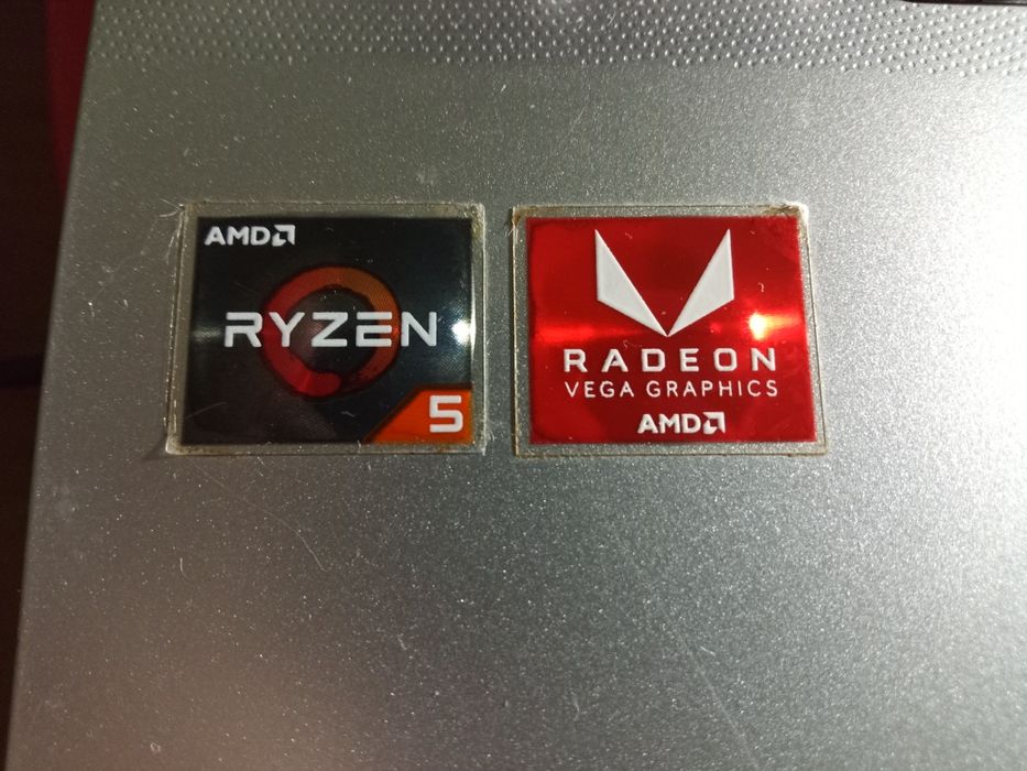 ASUS VivoBook F512D – Ryzen 5 / 8GB RAM / Gráfica 2GB