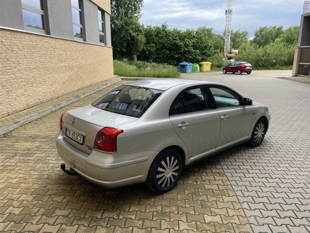 Toyota avensis 2.0d d4d 2004r