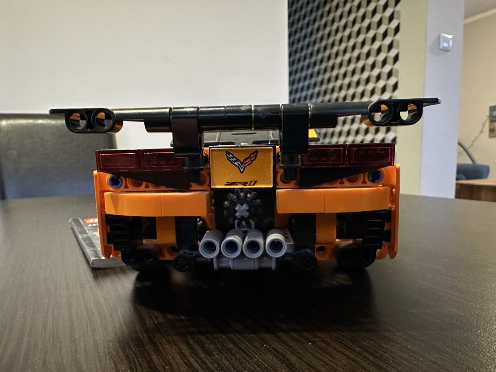 Lego Technic Chevrolet Corvette ZR1 42093