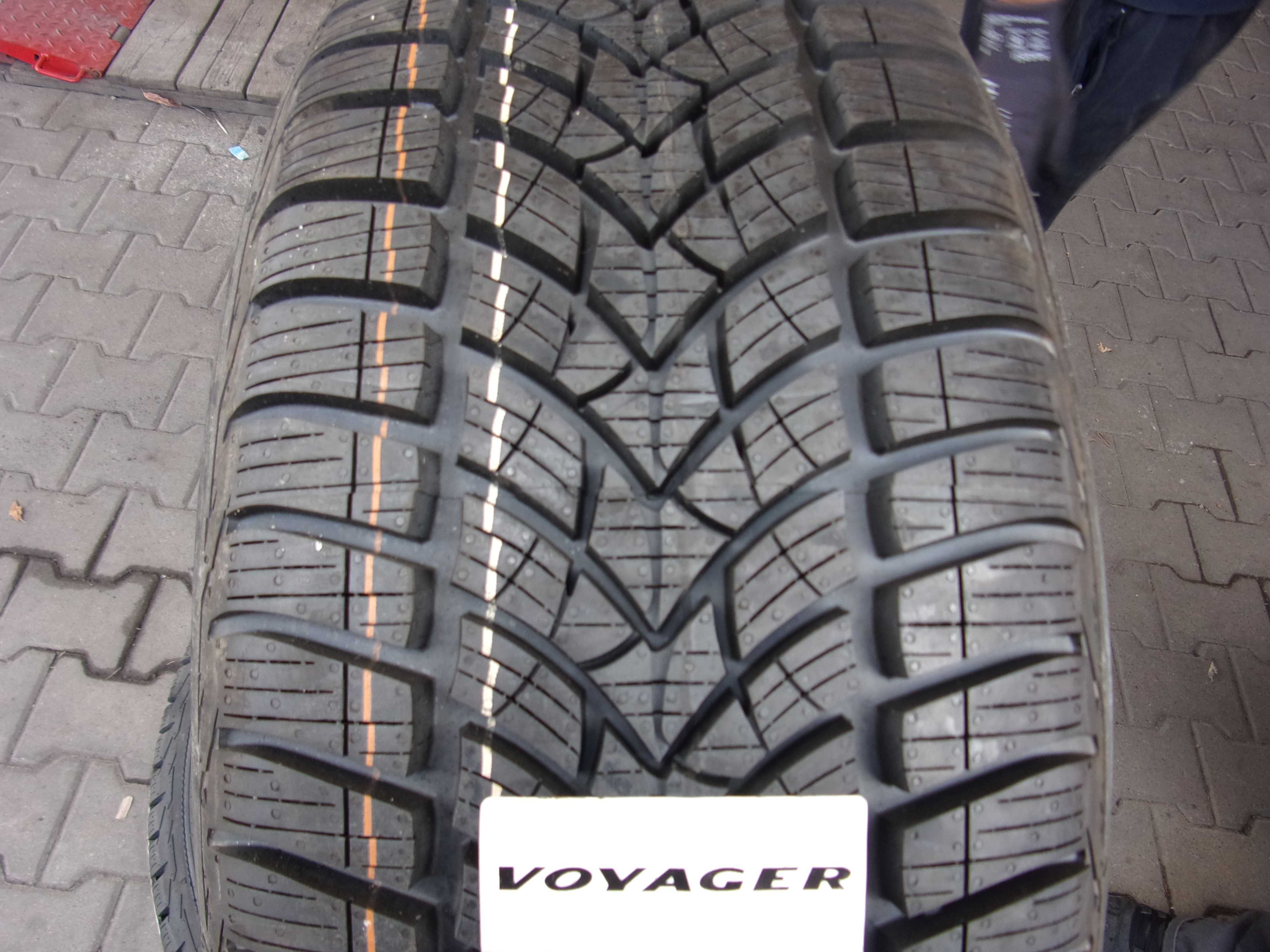 Nowe opony zimowe 215/50/17 Voyager gr. Goodyear