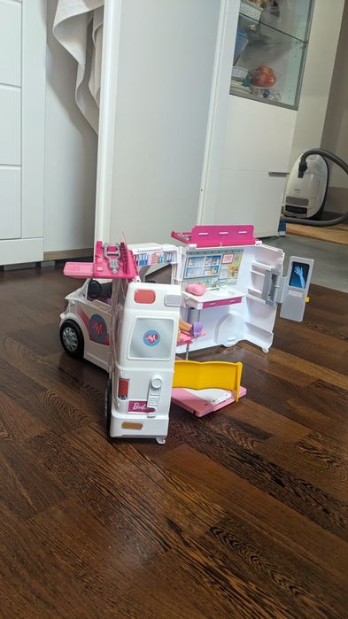 Oferta od 22.10 do 28.10. Karetka pogotowia Barby. Jak nowe.