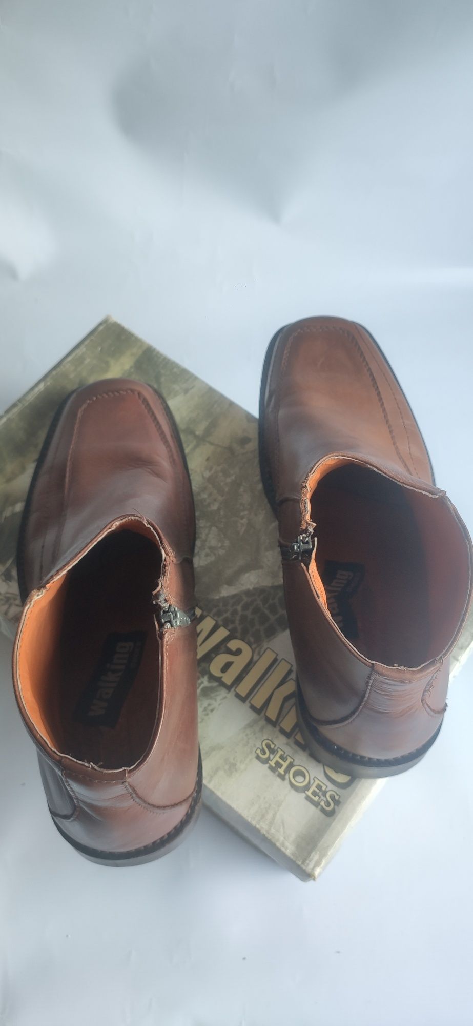 Botas em pele cor castanho tamanho 43