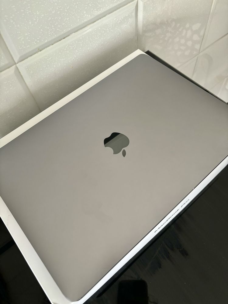 MacBook Pro 13, 2019, pouco uso