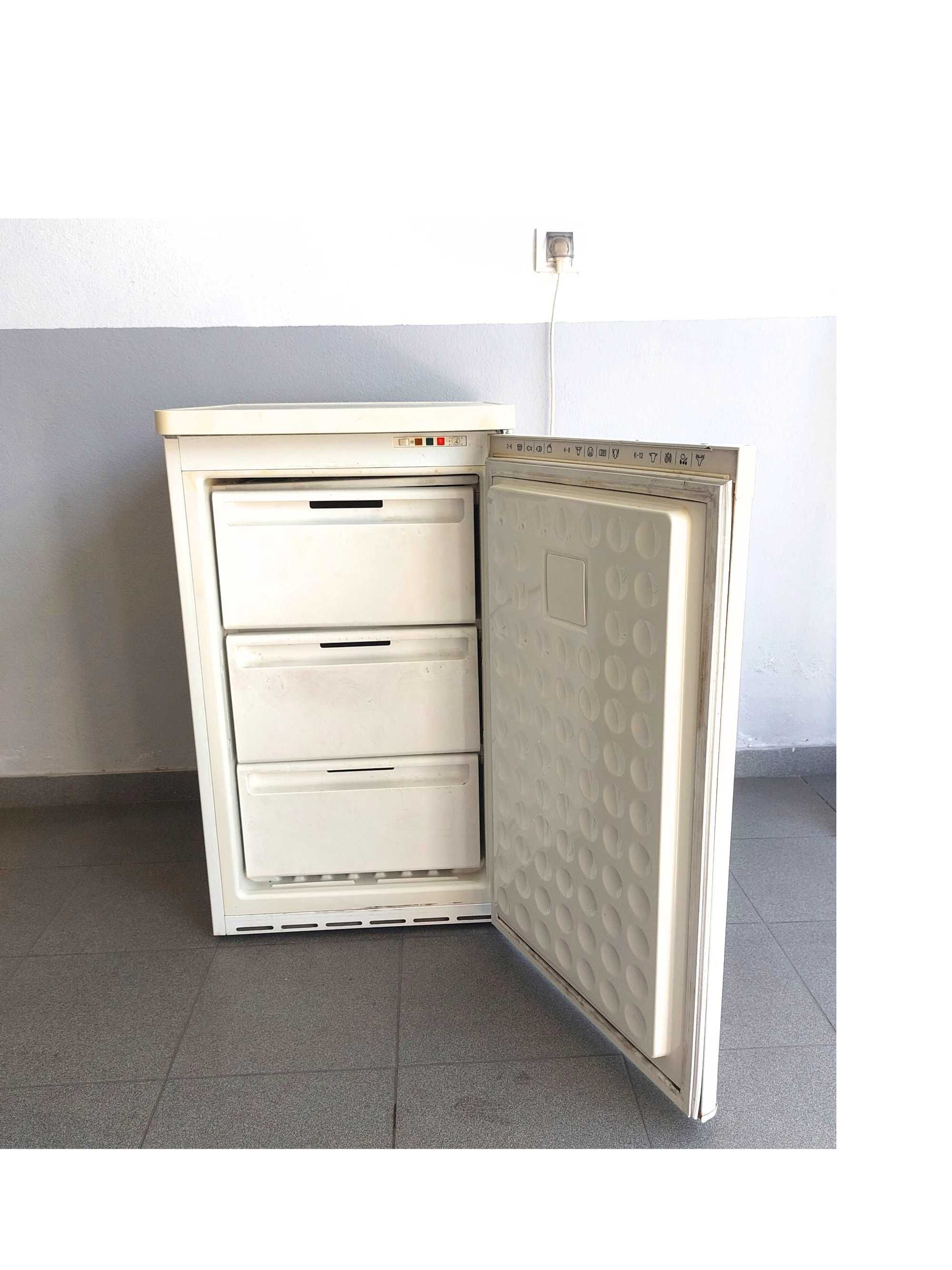 Arca congeladora vertical - Bosch GSD1140NE