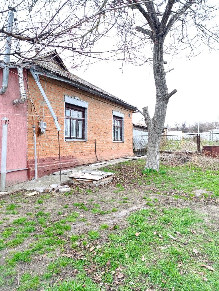 Продається будинок в центрі Нових Санжар
