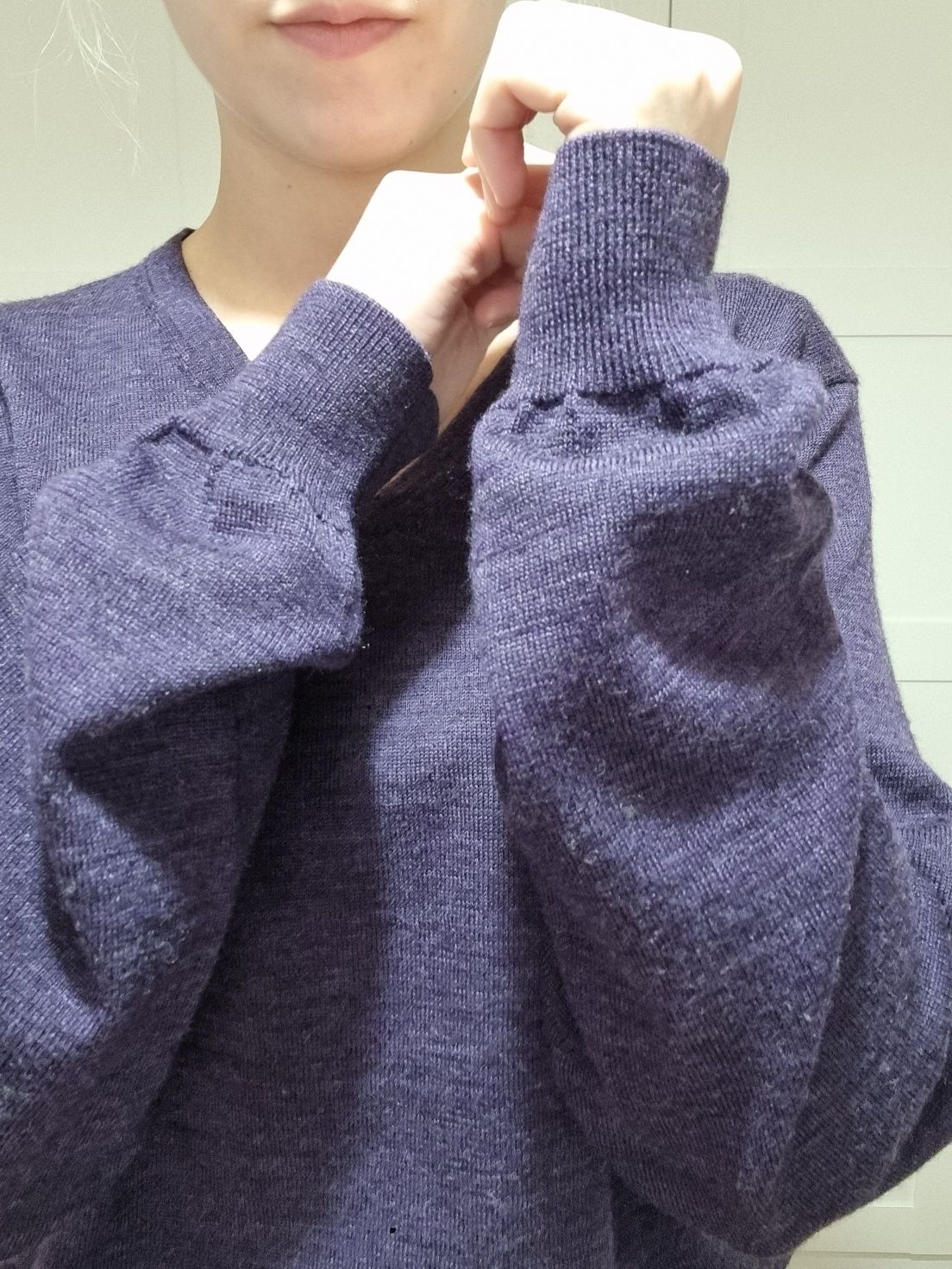 Fioletowy wełniany sweter w serek 100% wełna merino pure wool merynos