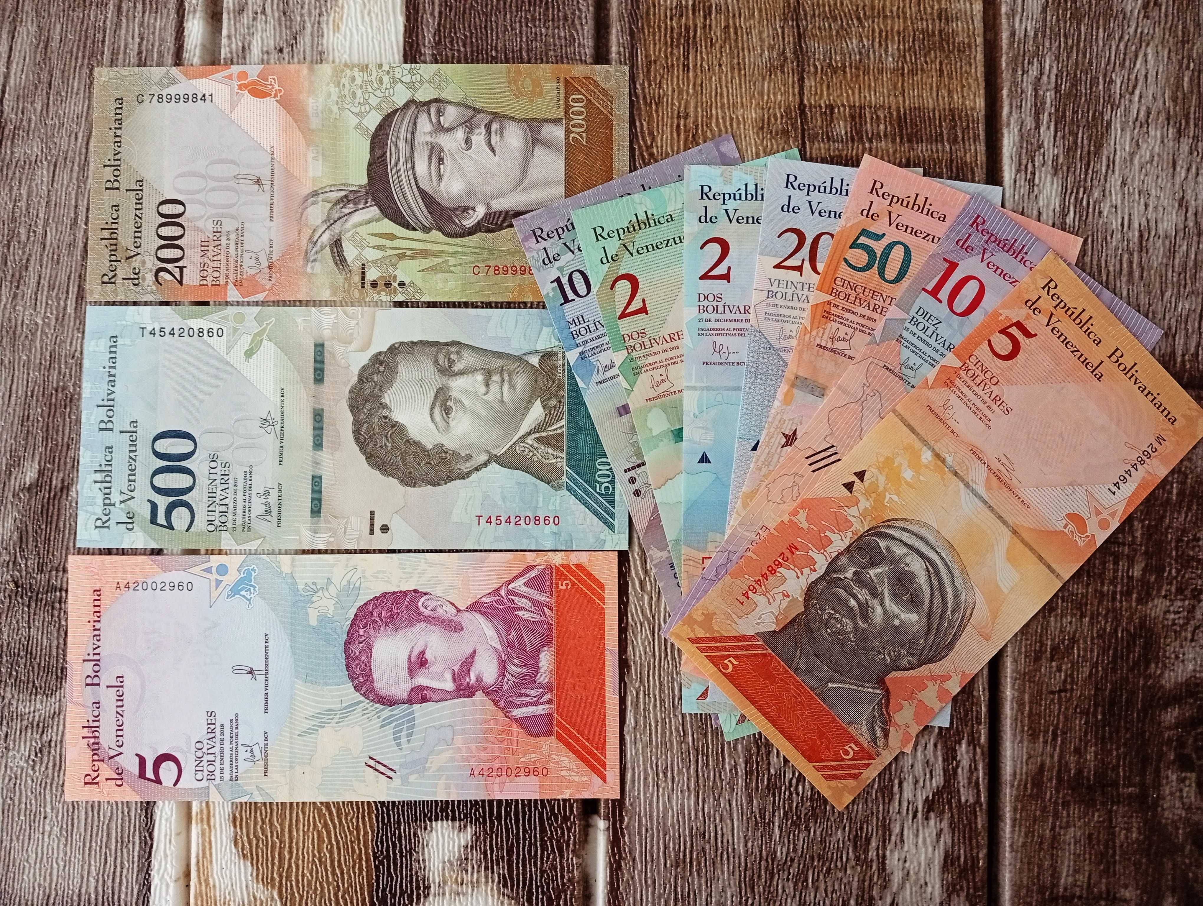 Lote de 50 Notas Estrangeiras de mais de 20 Países. Notas novas UNC.