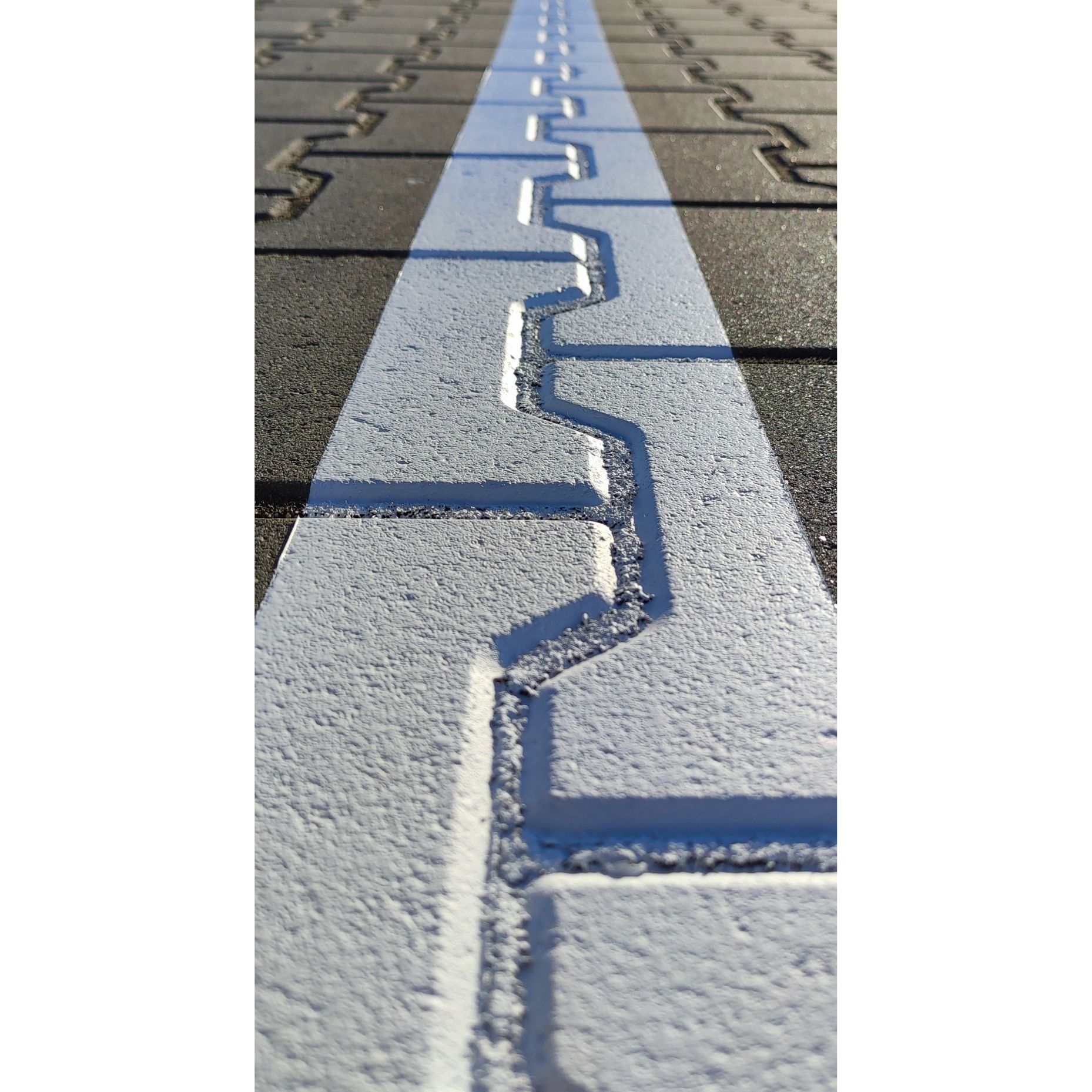 Oznakowanie poziome parkingów, hal, malowanie linii, pasów, odbojnice