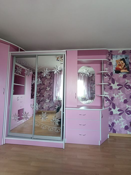 Меблі в дитячу кімнату для дівчинки