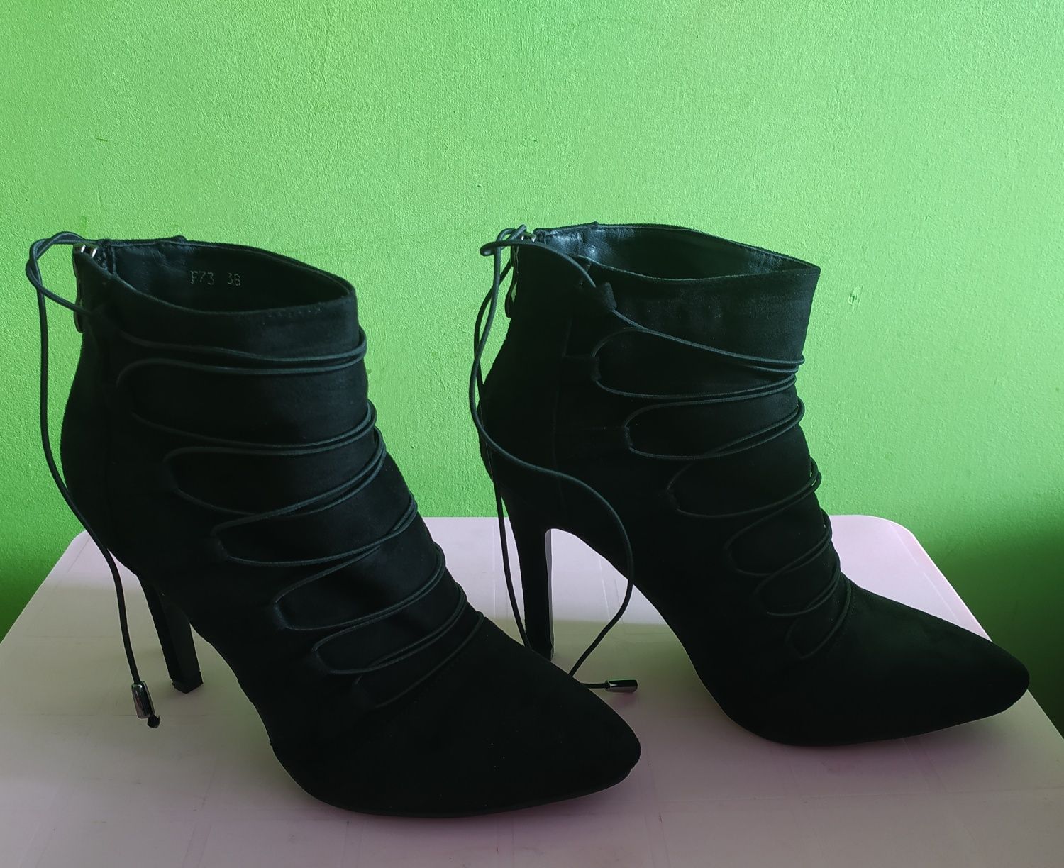 Buty botki na szpilce