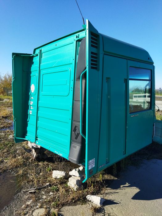 Кабина Рено. Магнум 440 2001 г.в.